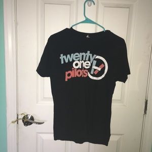 -twenty one pilots tee-